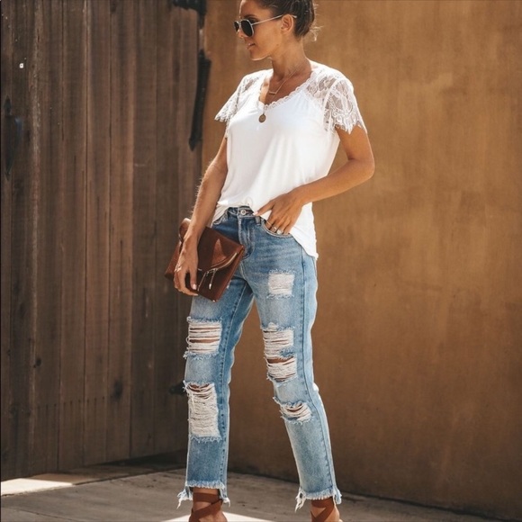 White Lace Eyelash Hem Sleeved Scoop Neck Tee 👚 - Picture 3 of 4